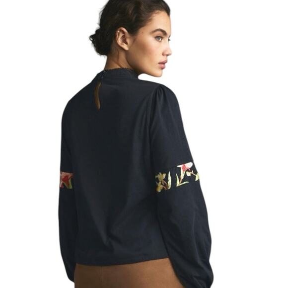 Tiny Anthropologie Embroidered Floral Knit Blouse size XS - Picture 2 of 11